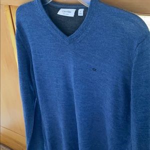 Calvin Klein men’s med. Italian merino wool v-neck